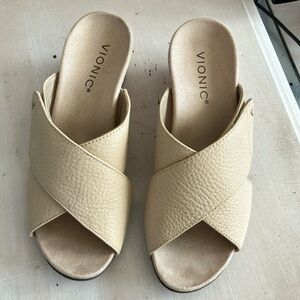 Vionic Women's Cream Slide Sandals